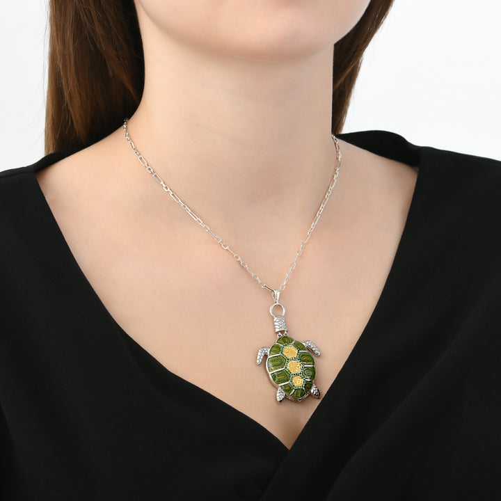 Schildkröten Halskette Handbemalt - 24K Gold & Edelsteine | Sirius – handgefertigter Diamantschmuck aus Feingold | Sirius Diamant