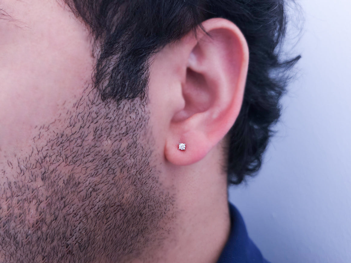 0,09 Karat Diamant Solitär Herrenohrringe - handgefertigter Diamantschmuck aus Feingold | Sirius Diamant