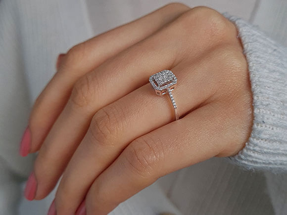 0.20 carat diamond Solyaris ring