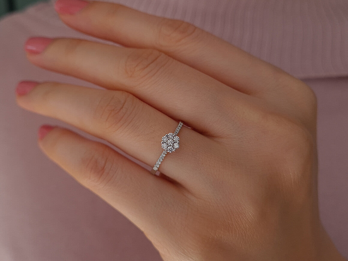 Total 0.25 carat diamond ring