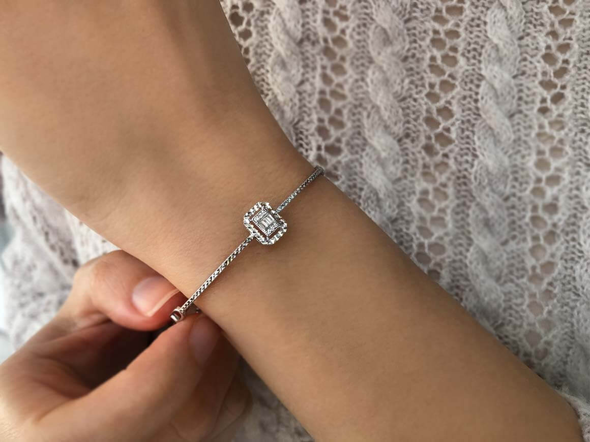 0.50 carat baguette diamond effect bracelet
