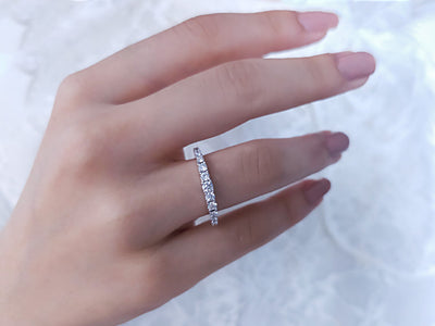 0,50 Karat Diamanten Halb-Ewigkeit-Ring in 14K Weißgold