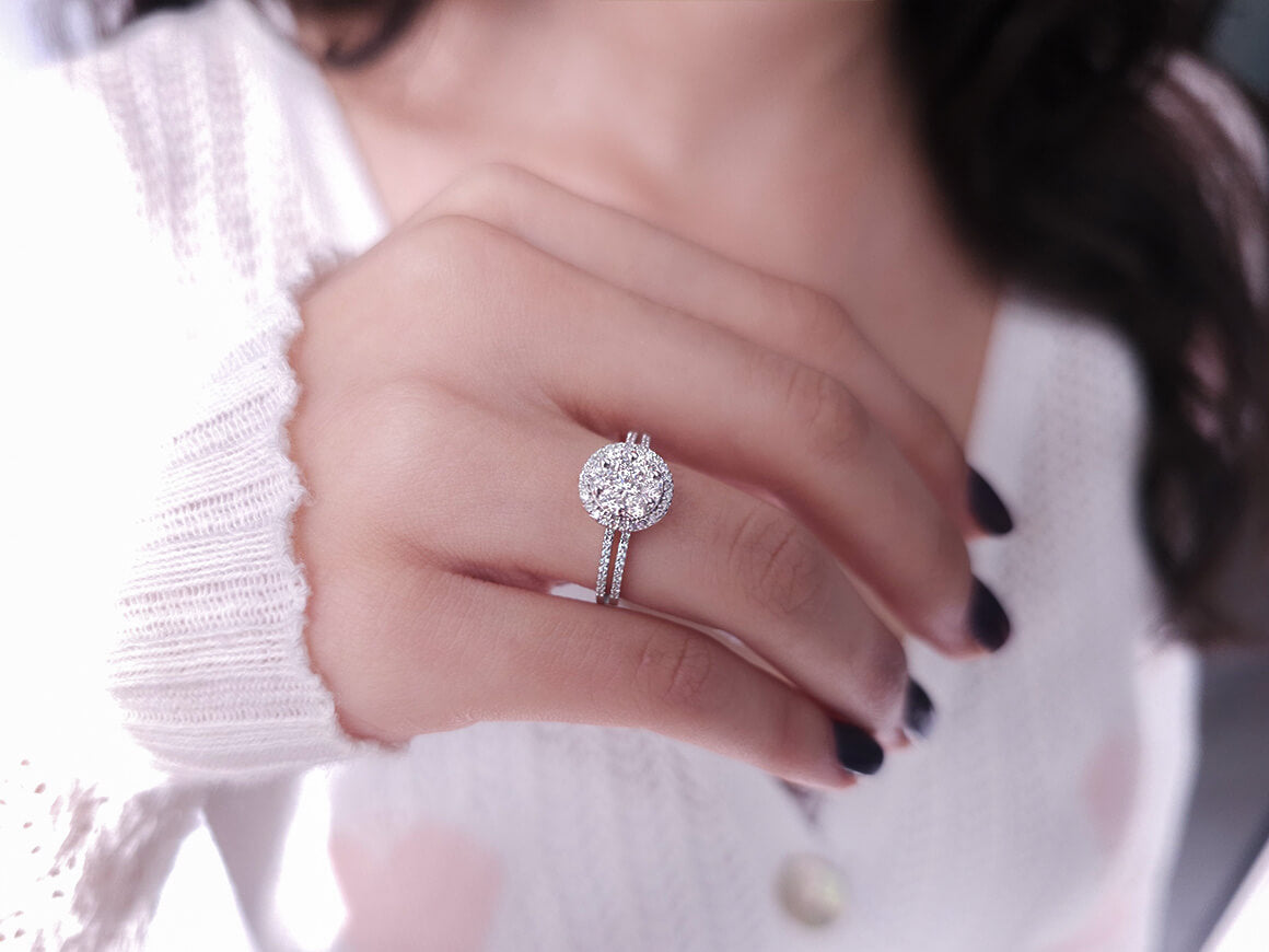Juliette ring with diamonds