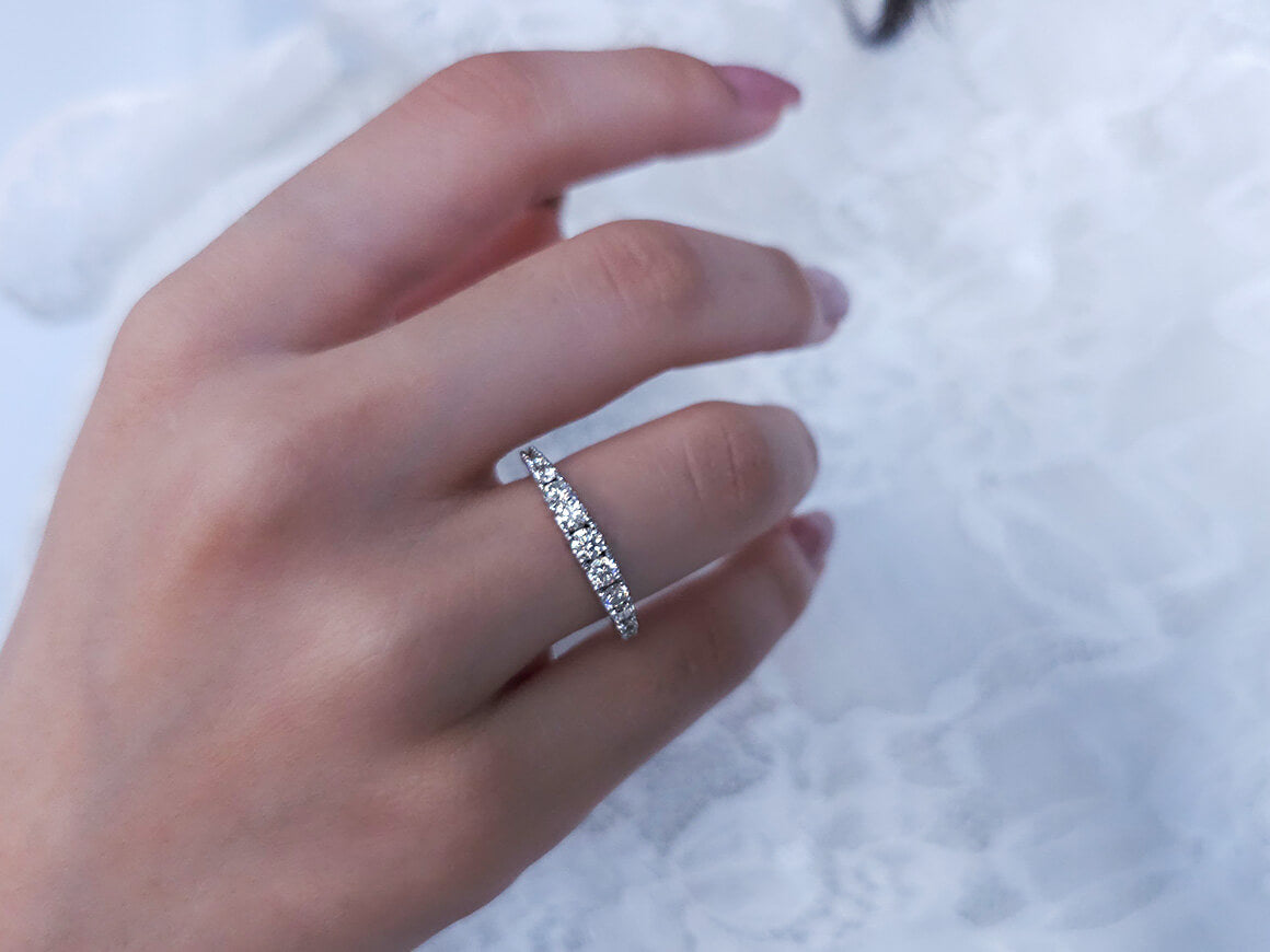 Bague demi-éternité en or blanc 14 carats avec diamant de 0,77 carat 