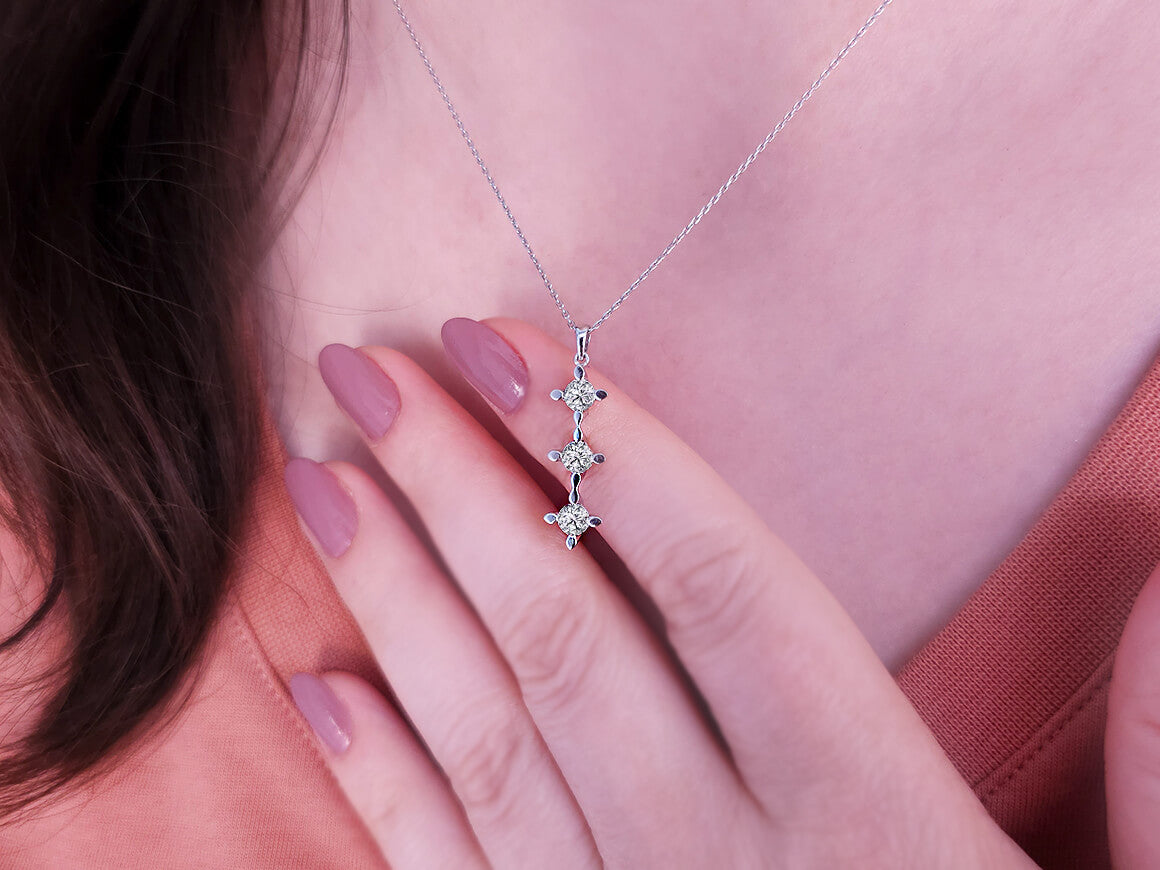 Große Tria-Halskette mit 1 Karat Diamanten - handgefertigter Diamantschmuck aus Feingold | Sirius Diamant