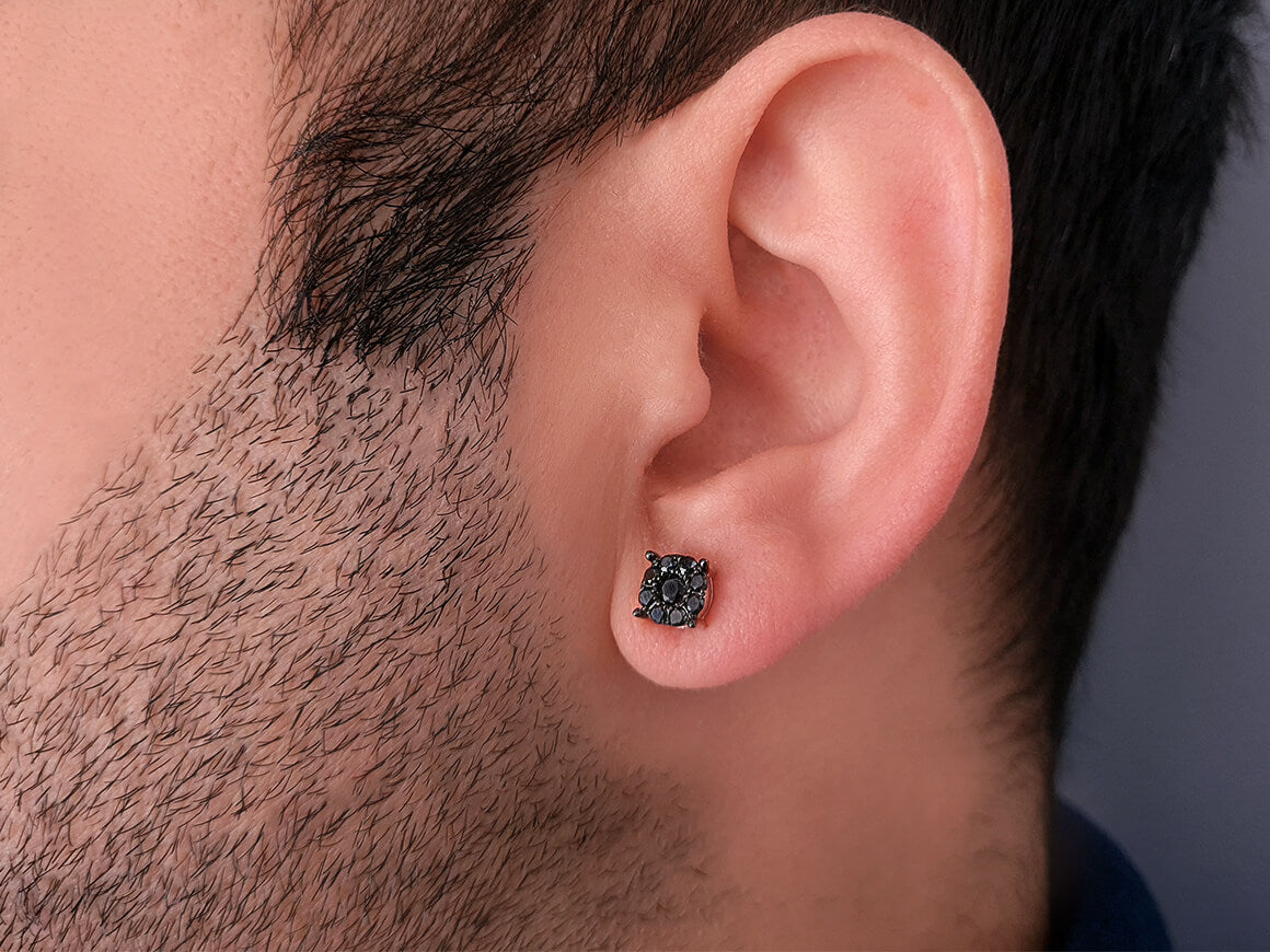 Boucle d'oreille pour homme en or blanc 8 carats avec diamant noir total de 0,33 carat