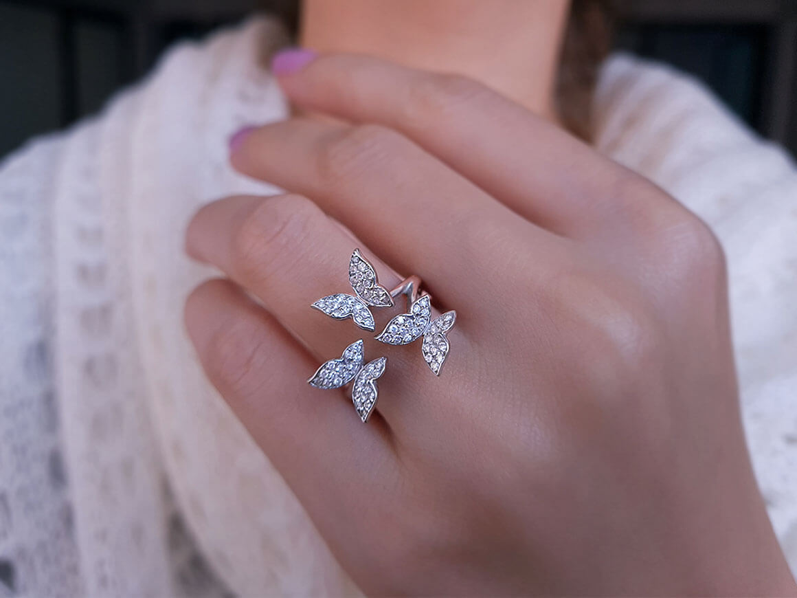 Butterfly diamond jewelry set in 14 carat white gold