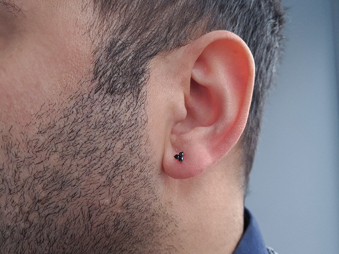 Black diamond men's stud earrings in 585 14K white gold Tria 3-stone triangle