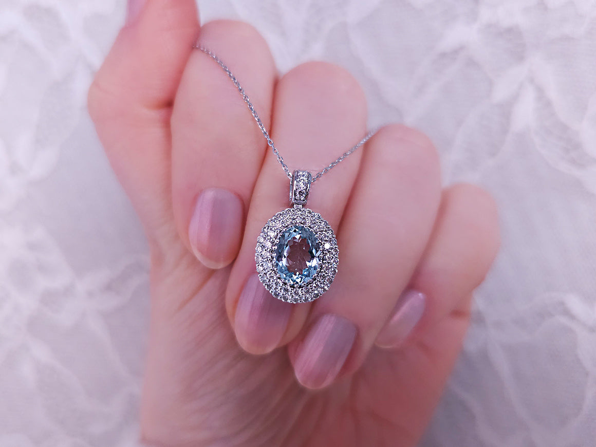 Diamond and oval aquamarine necklace in 14 K white gold