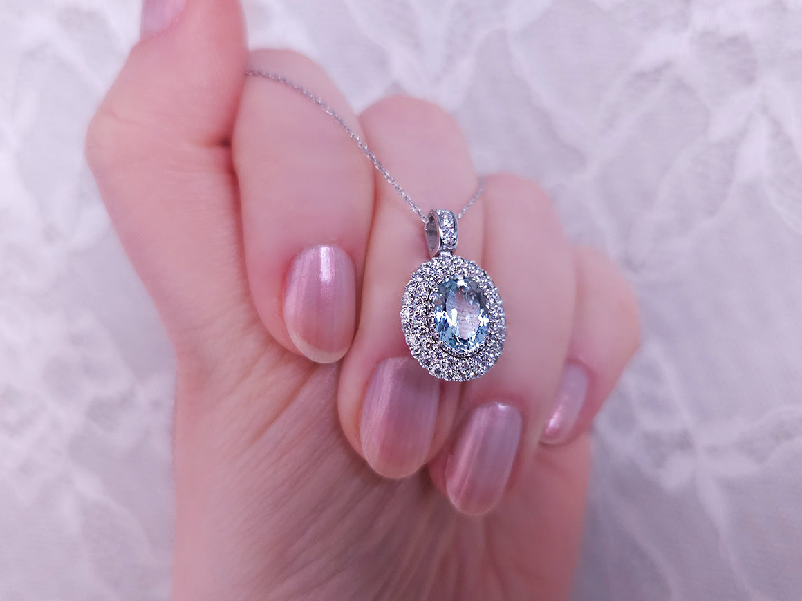 Diamond and oval aquamarine necklace in 14 K white gold