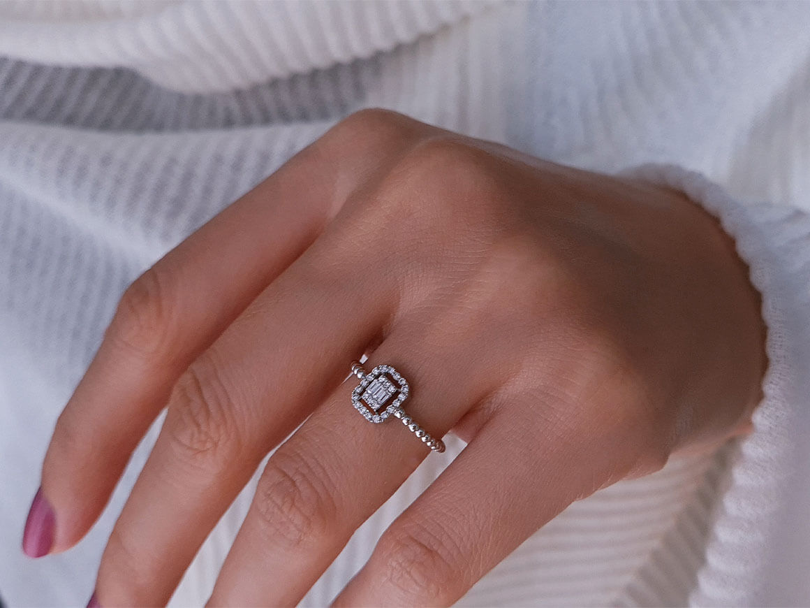 Bague Alba en diamant baguette de 0,16 carat couleur F
