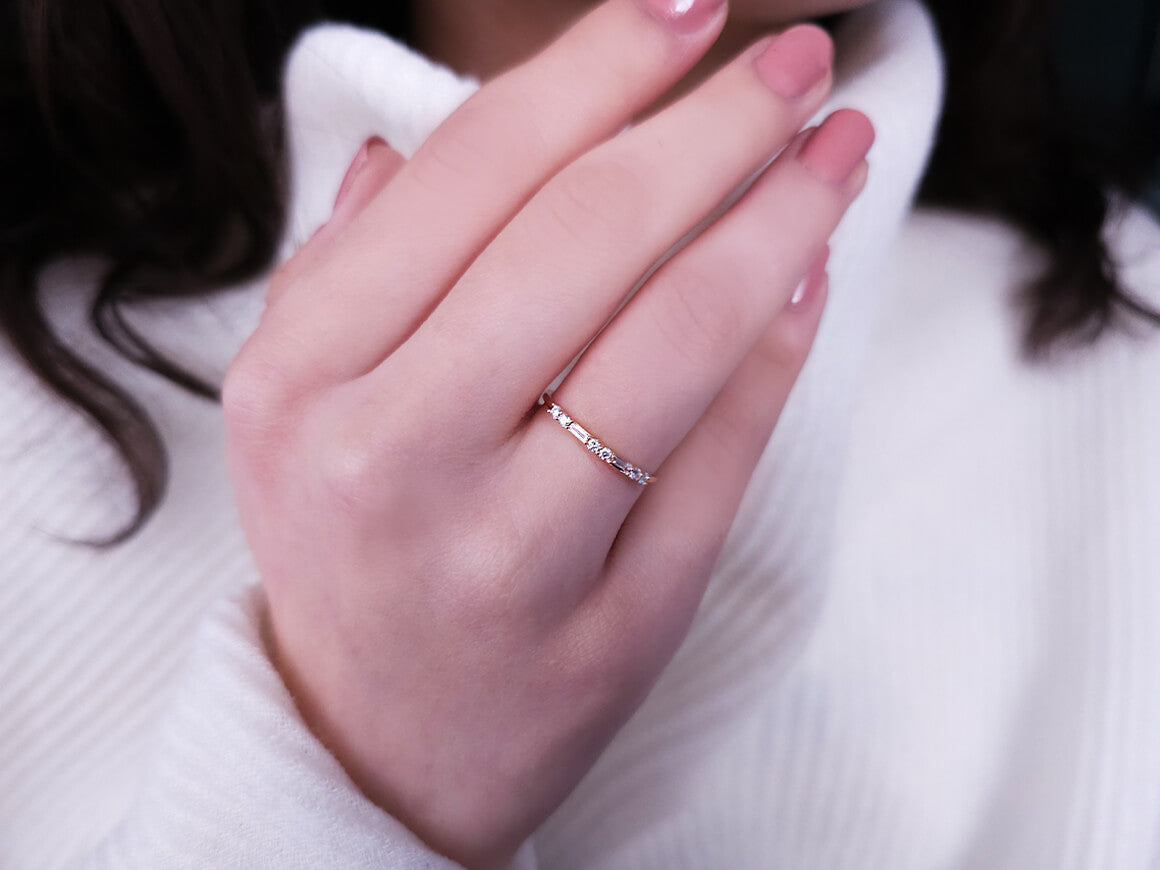 Baguette-Diamant-Dora-Halbrund-Ring