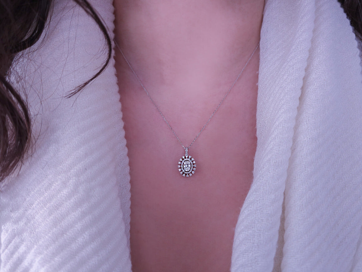 Baguette-Diamant-Helia-Halskette - handgefertigter Diamantschmuck aus Feingold | Sirius Diamant
