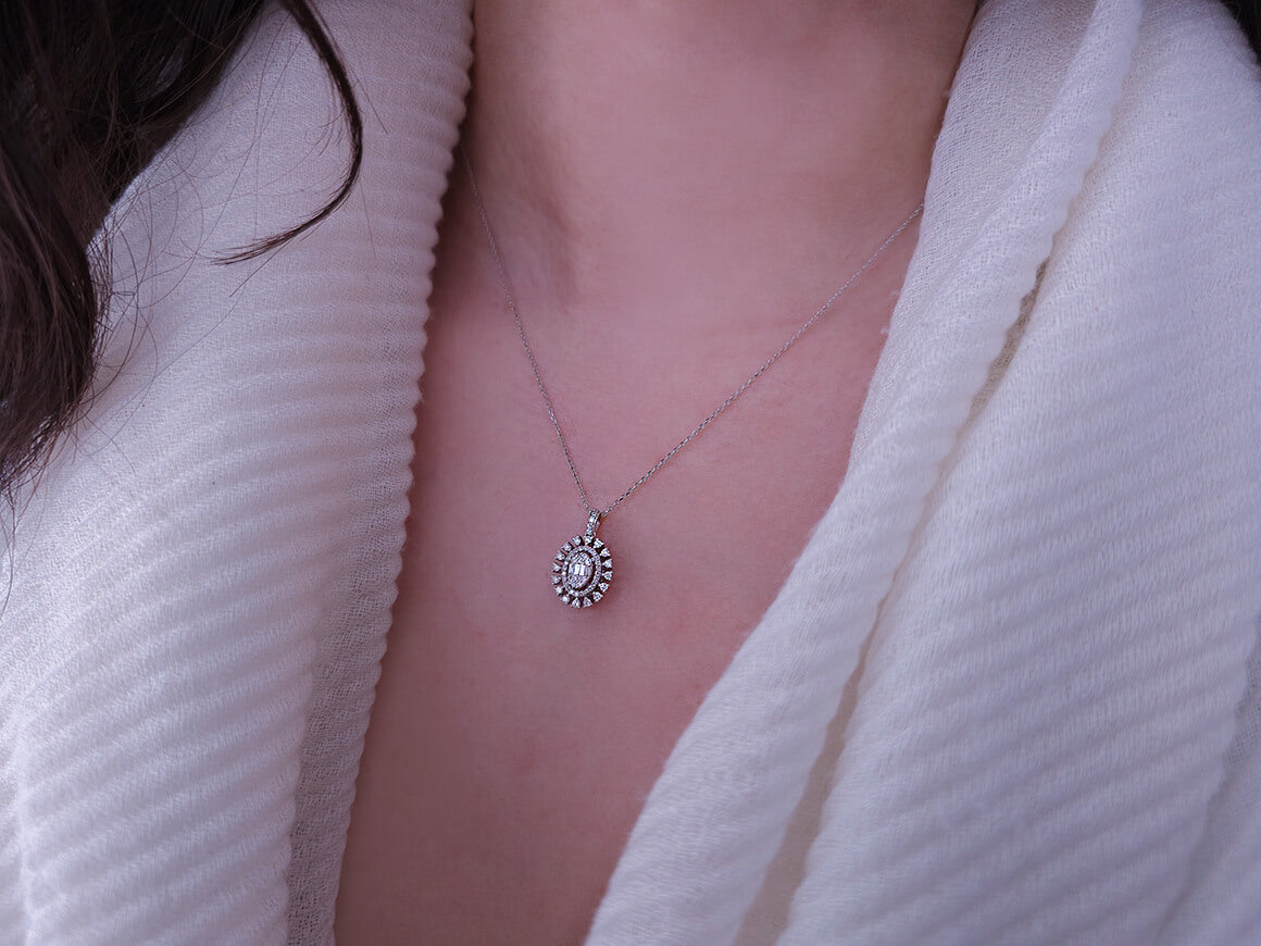 Baguette-Diamant-Helia-Halskette - handgefertigter Diamantschmuck aus Feingold | Sirius Diamant