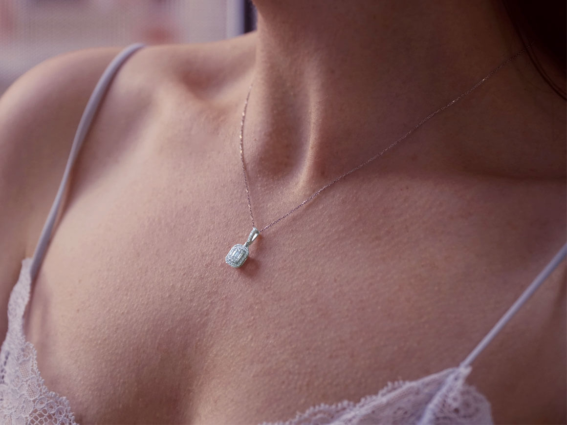 0.30 carat baguette diamond necklace