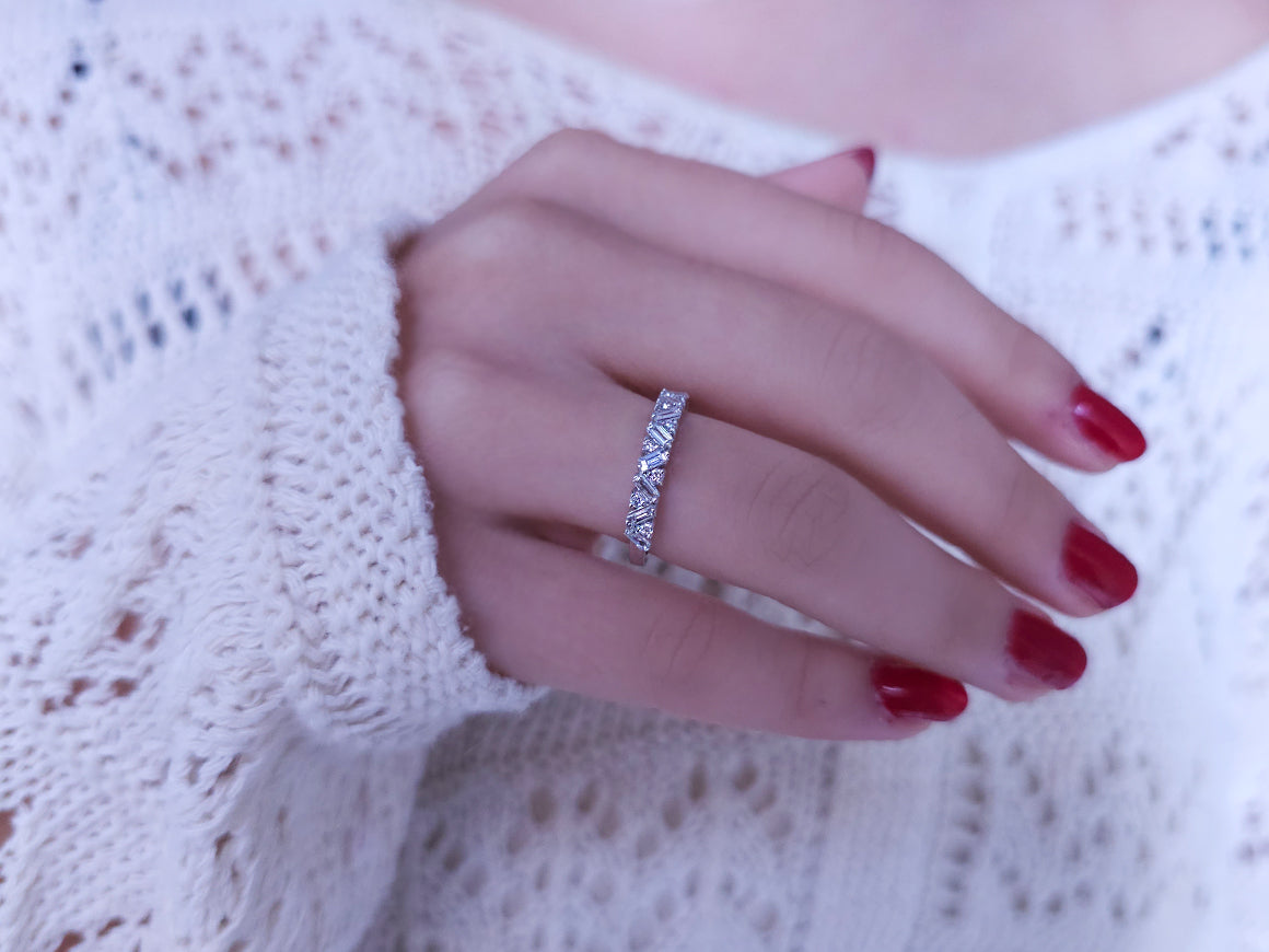 Venus Halbrunder Ring mit Baguette-Diamanten