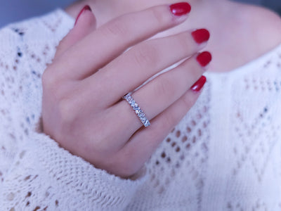 Venus Halbrunder Ring mit Baguette-Diamanten