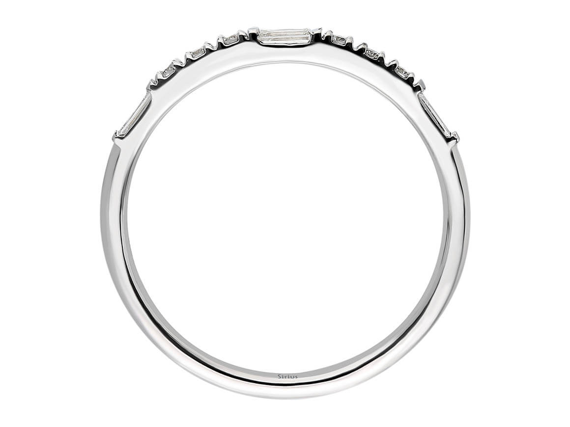 Baguette diamond half-round alliance