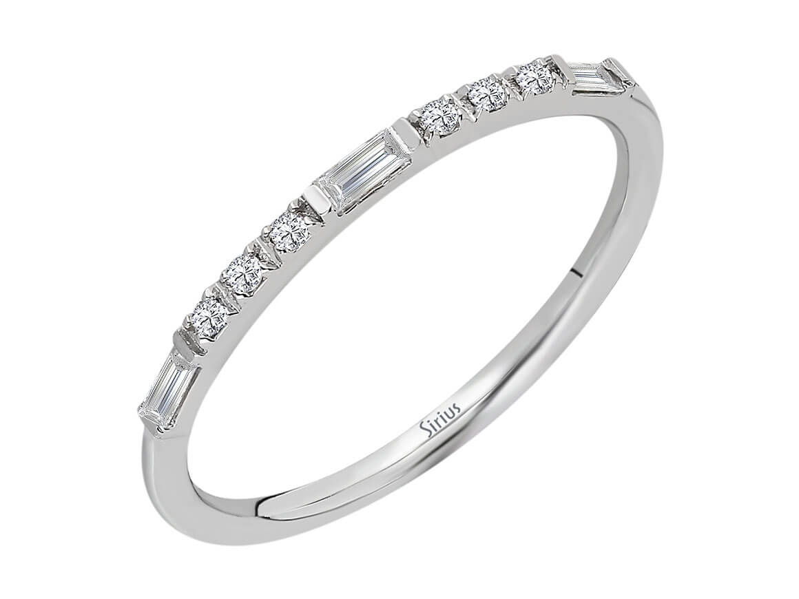 Baguette diamond half-round alliance