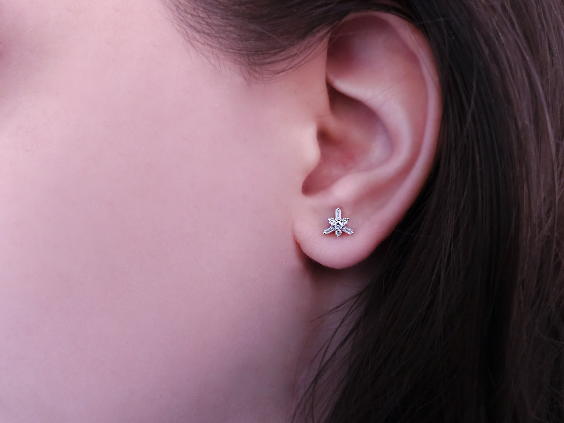 Sternenlicht Ohrringe mit Baguette-Diamanten - handgefertigter Diamantschmuck aus Feingold | Sirius Diamant