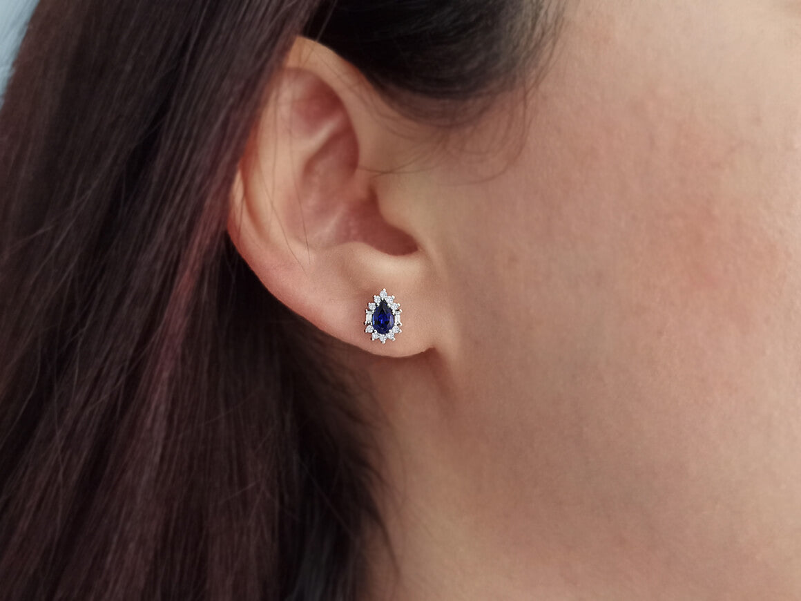 Baguette Diamant und Tropfen Saphir Ohrstecker - handgefertigter Diamantschmuck aus Feingold | Sirius Diamant