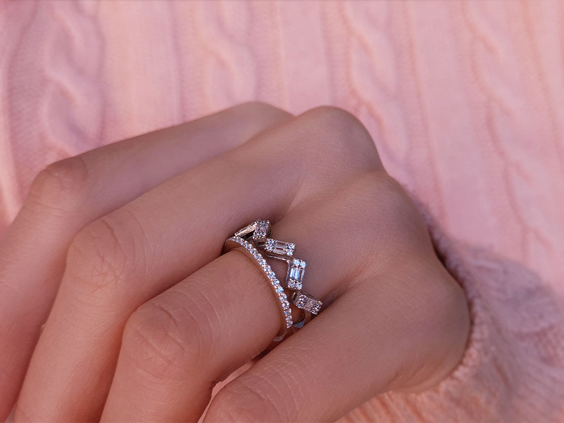 0.50 Carat Baguette semi-round alliance