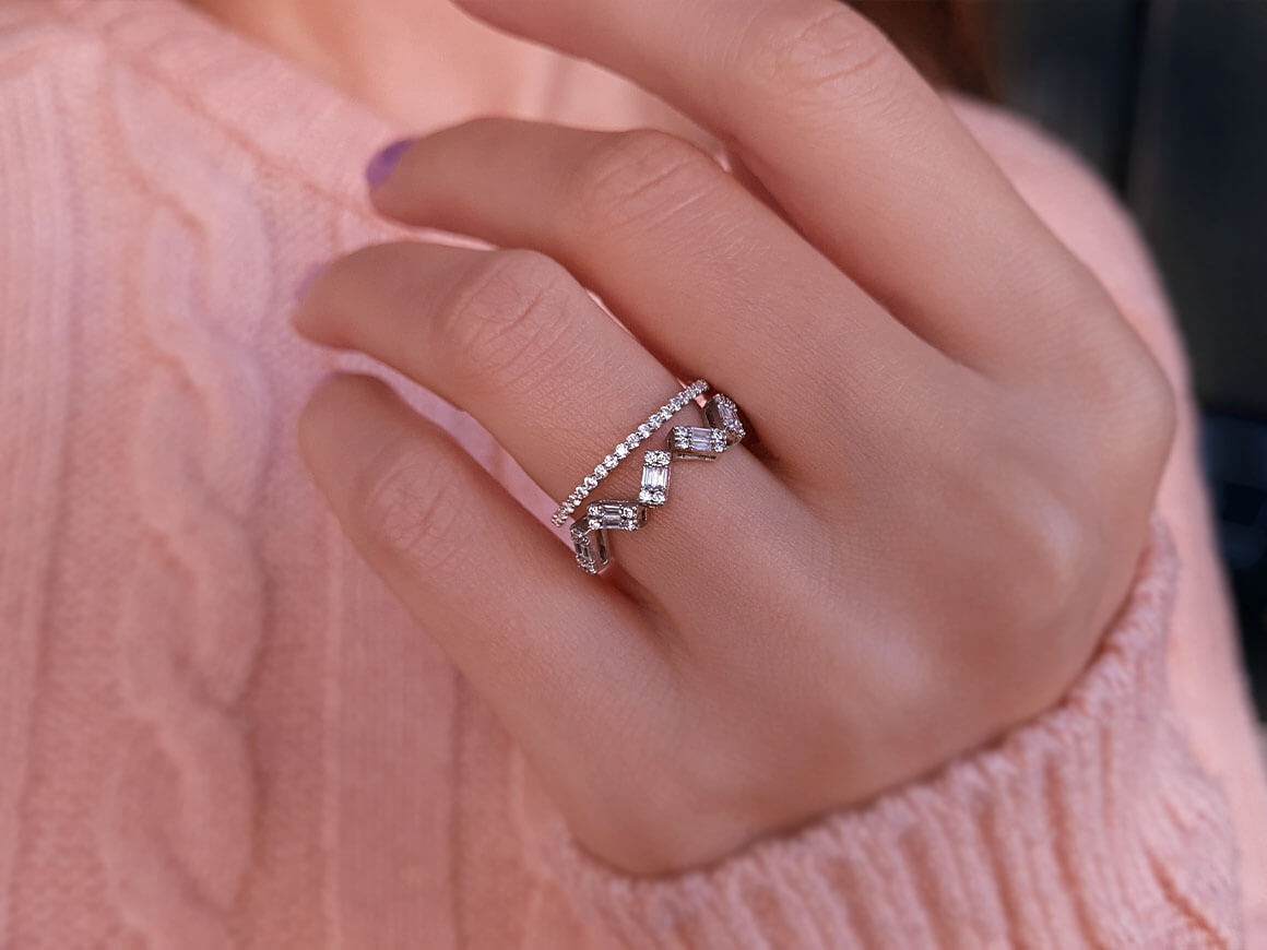 0.50 Carat Baguette semi-round alliance