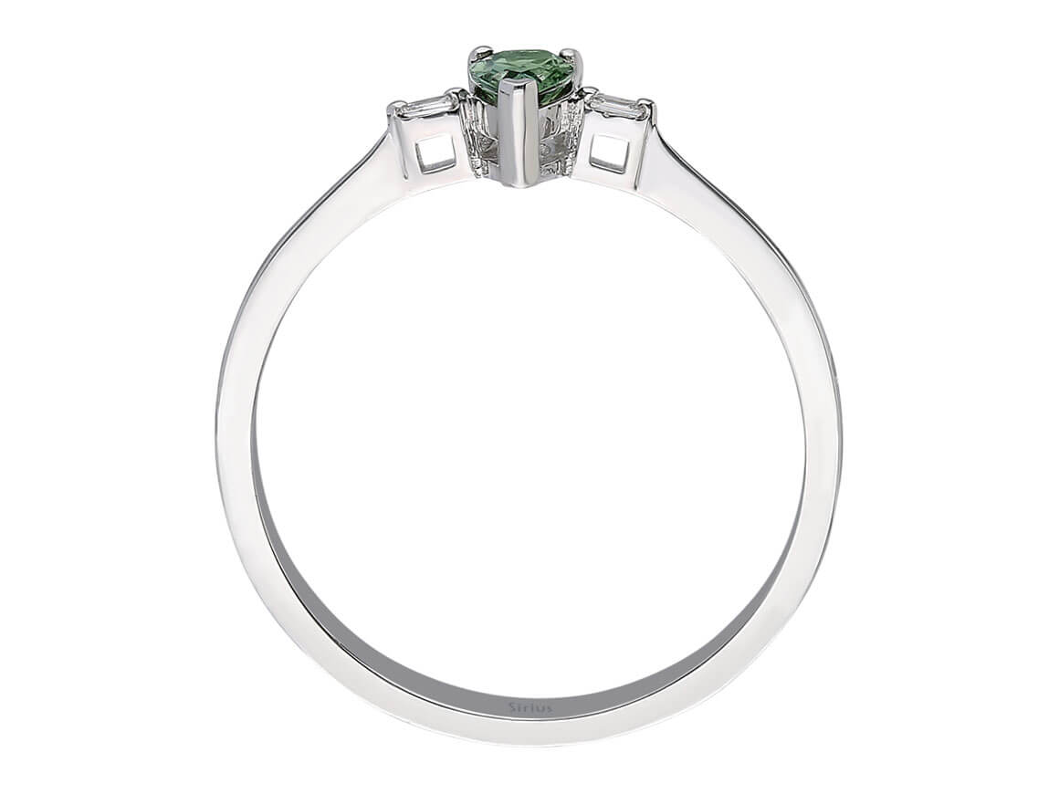 Baguette Diamant und Grün Saphir Ring - handgefertigter Diamantschmuck aus Feingold | Sirius Diamant