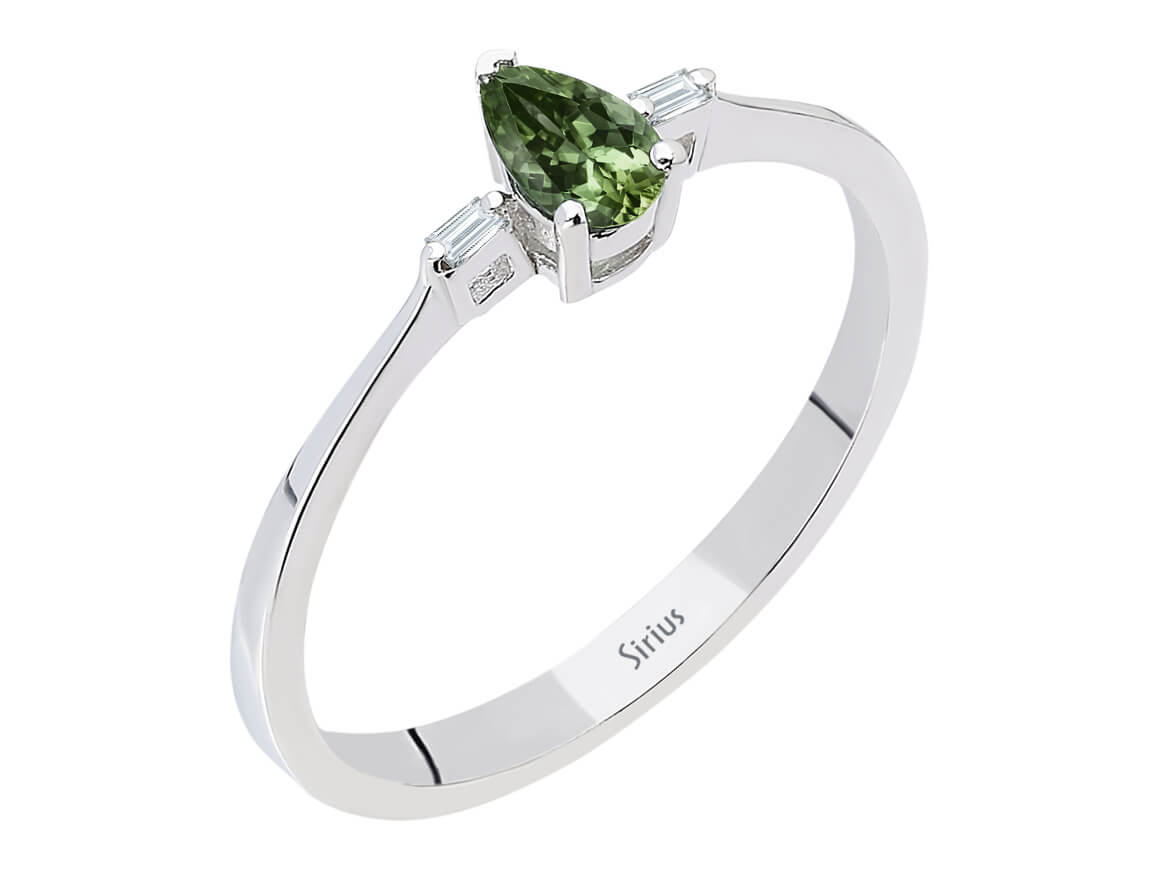 Baguette Diamant und Grün Saphir Ring - handgefertigter Diamantschmuck aus Feingold | Sirius Diamant