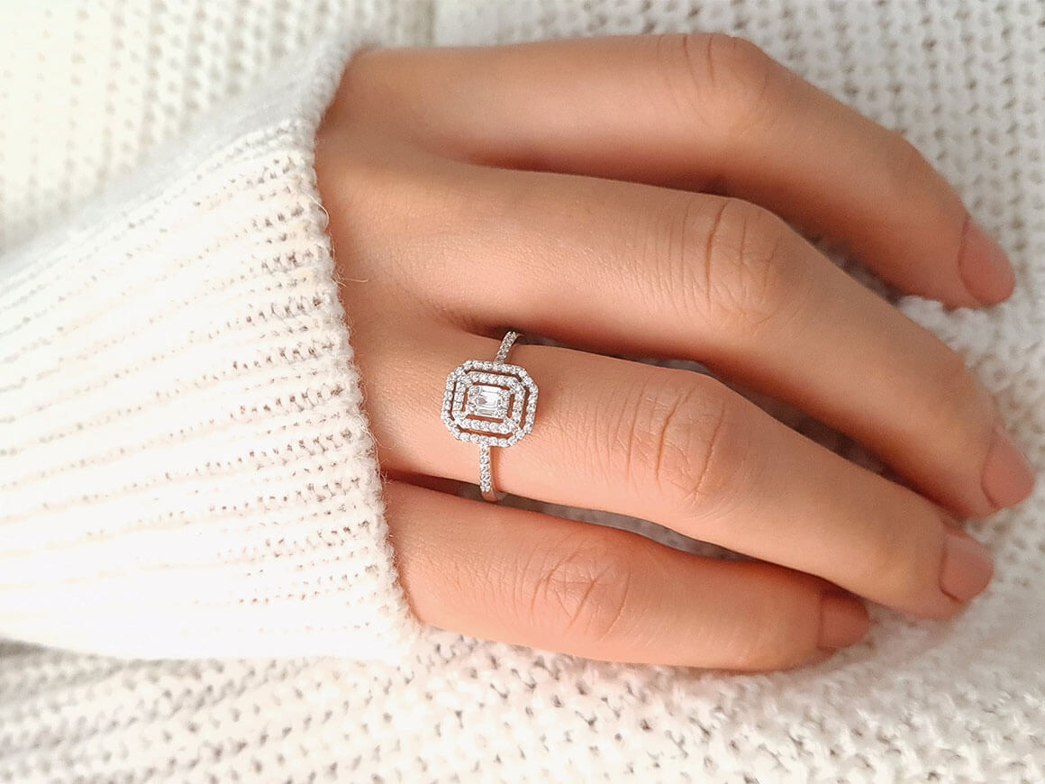 Bague en diamant baguette de 0,24 carat de couleur E