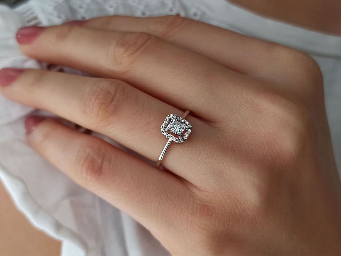 Bague en diamant baguette de 0,18 carat couleur F
