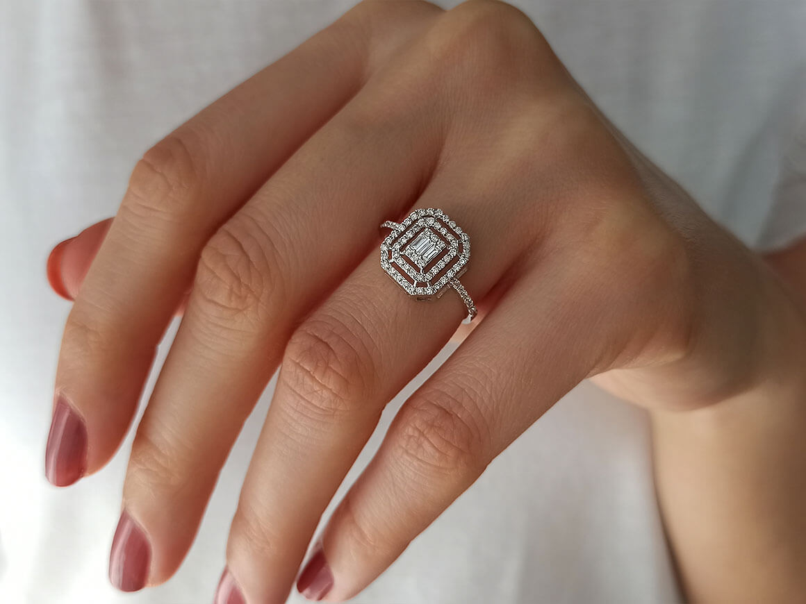 Bague en diamant baguette de 0,43 carat couleur F