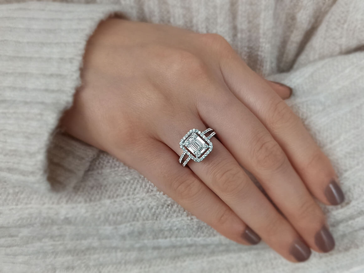 Bague en diamant baguette de 0,88 carat couleur F
