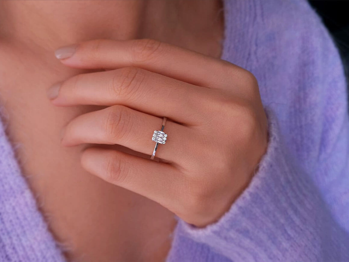 Bague en diamant baguette de 0,17 carat couleur F