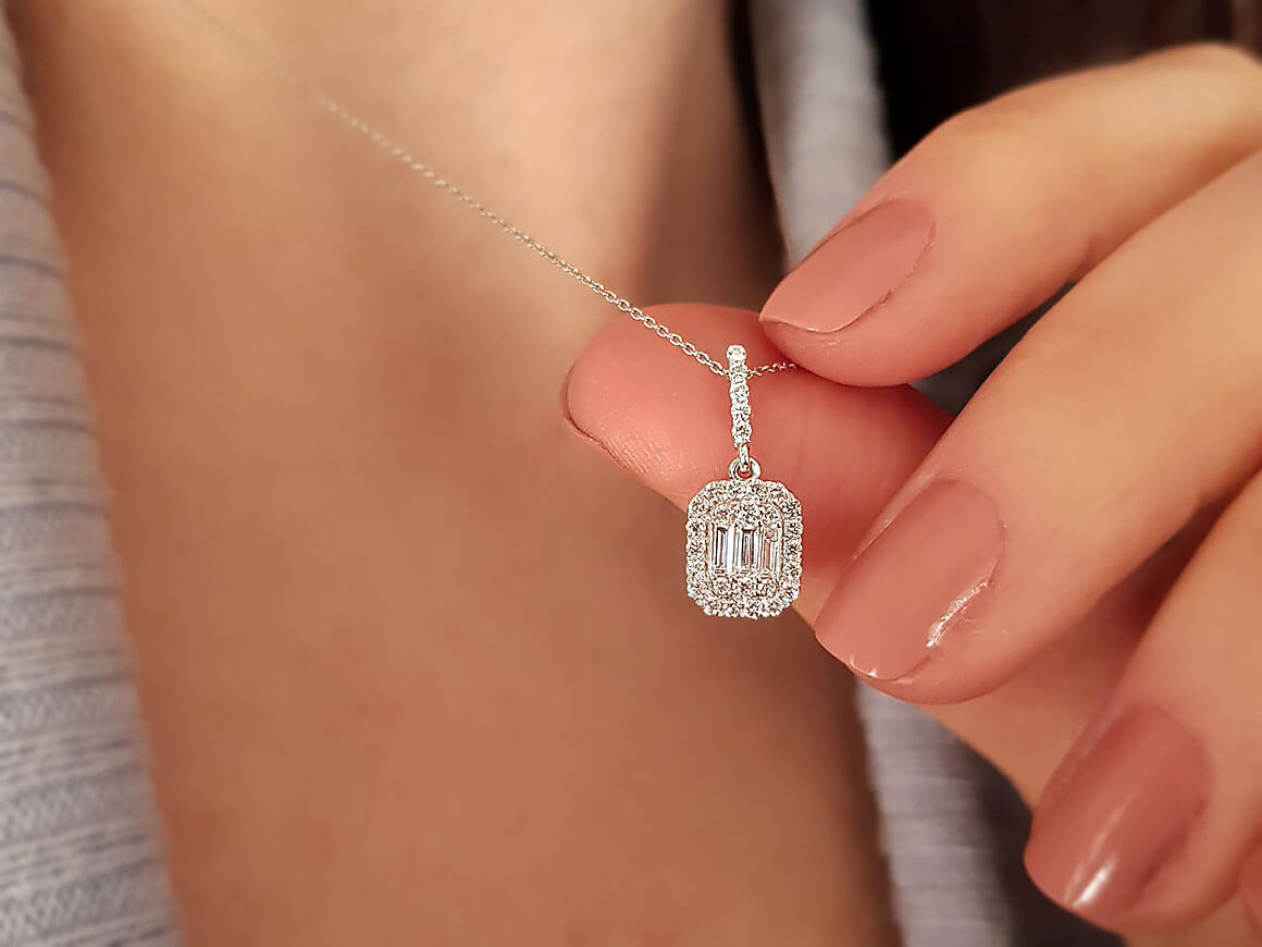 0.30 carat baguette diamond necklace