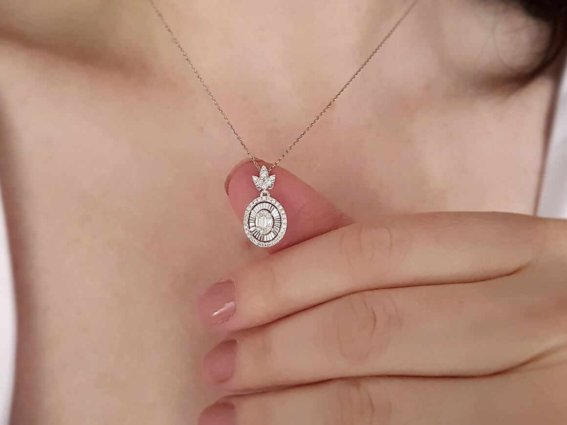 0.27 carat diamond baguette necklace