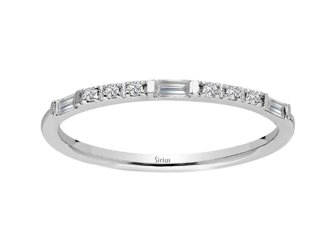Baguette diamond half-round alliance