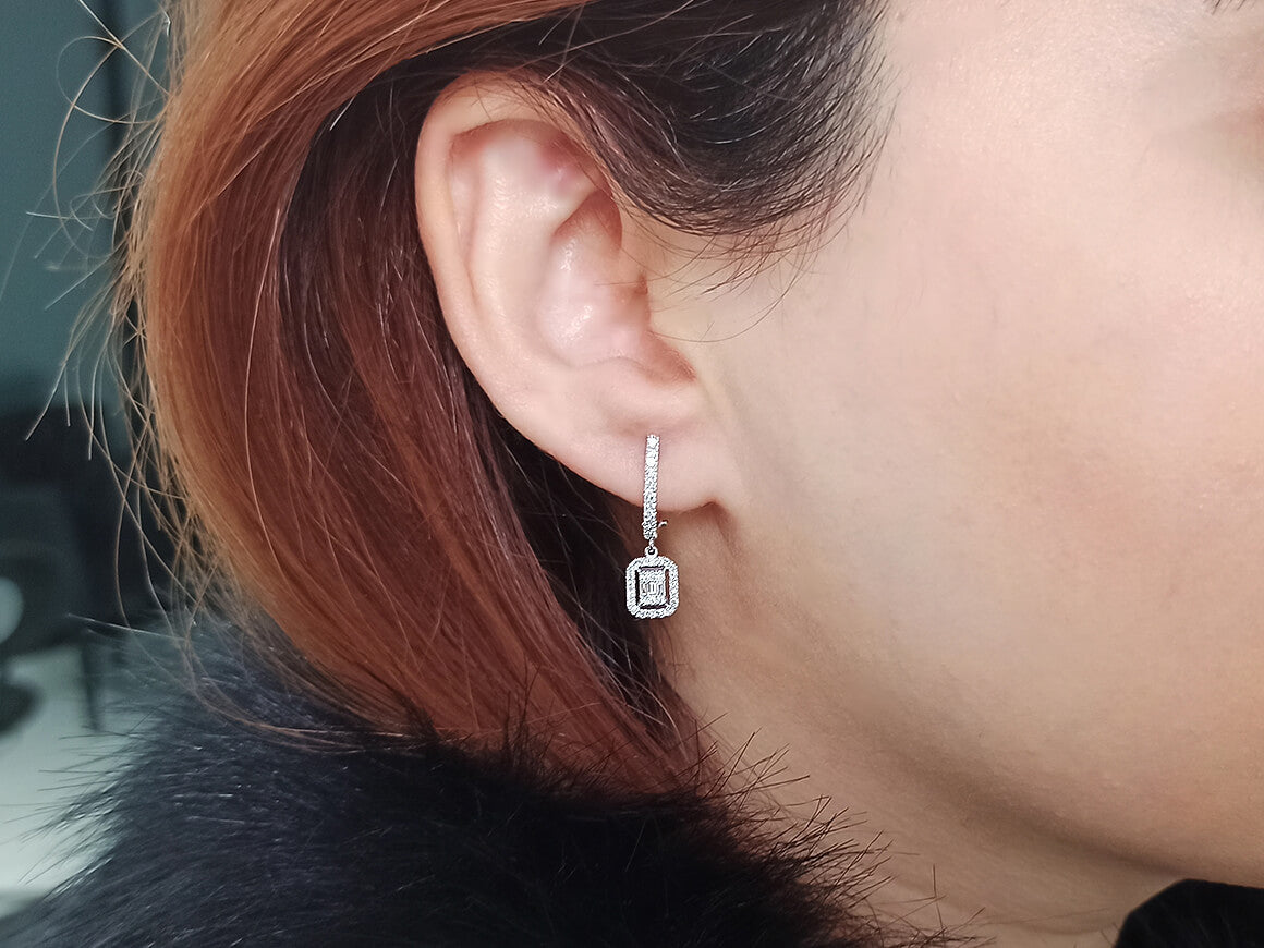 F Color 0.40 Carat Baguette Diamond Earrings in 8 K