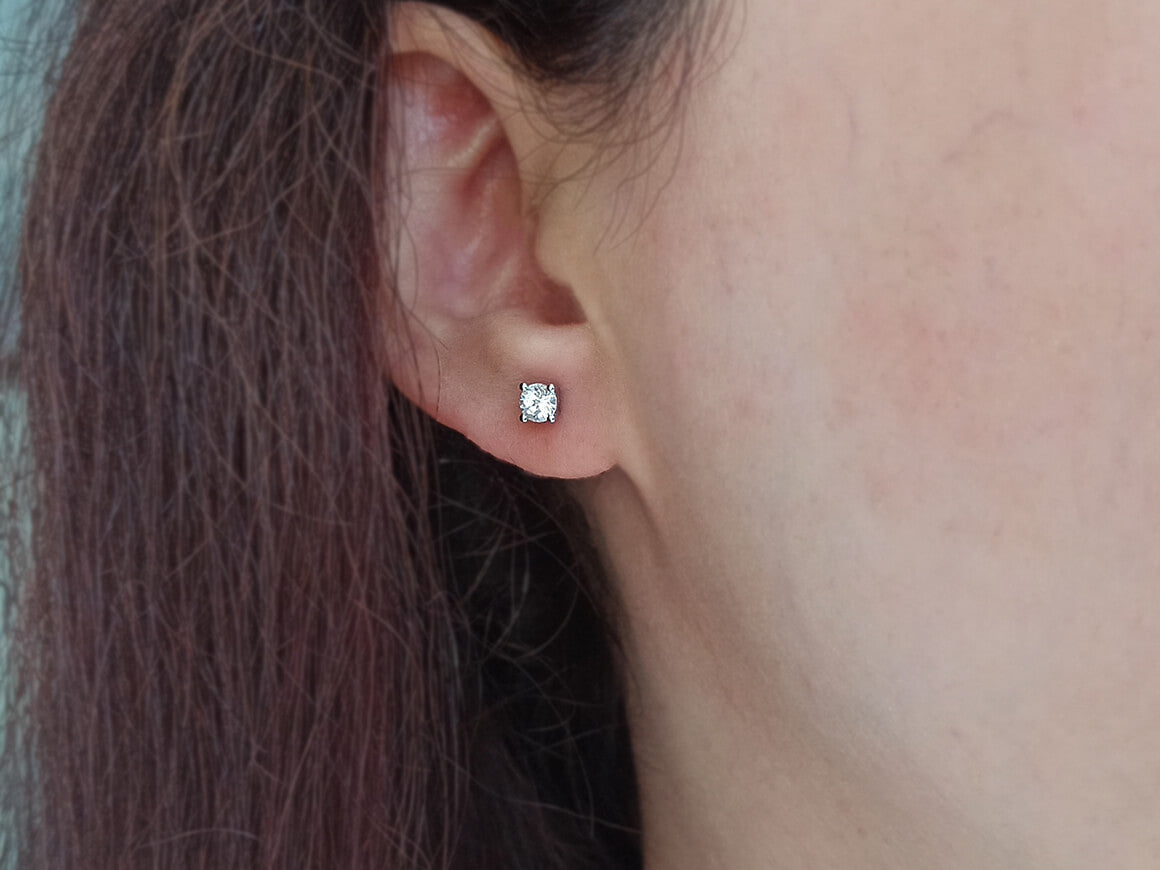 0,66 Carat weißer Topas Solitär Ohrringe - handgefertigter Diamantschmuck aus Feingold | Sirius Diamant