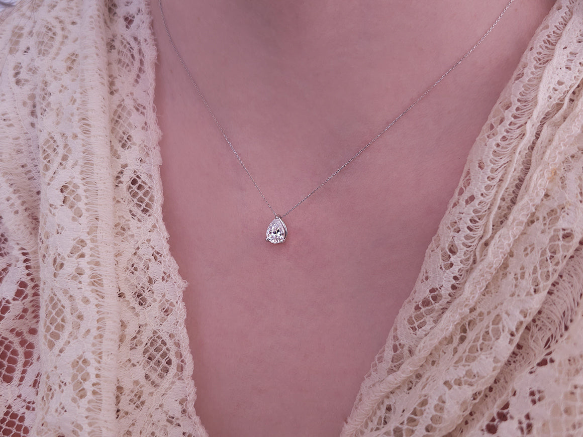 Gemma-Halskette mit weißem Topas – handgefertigter Diamantschmuck aus Feingold | Sirius Diamant