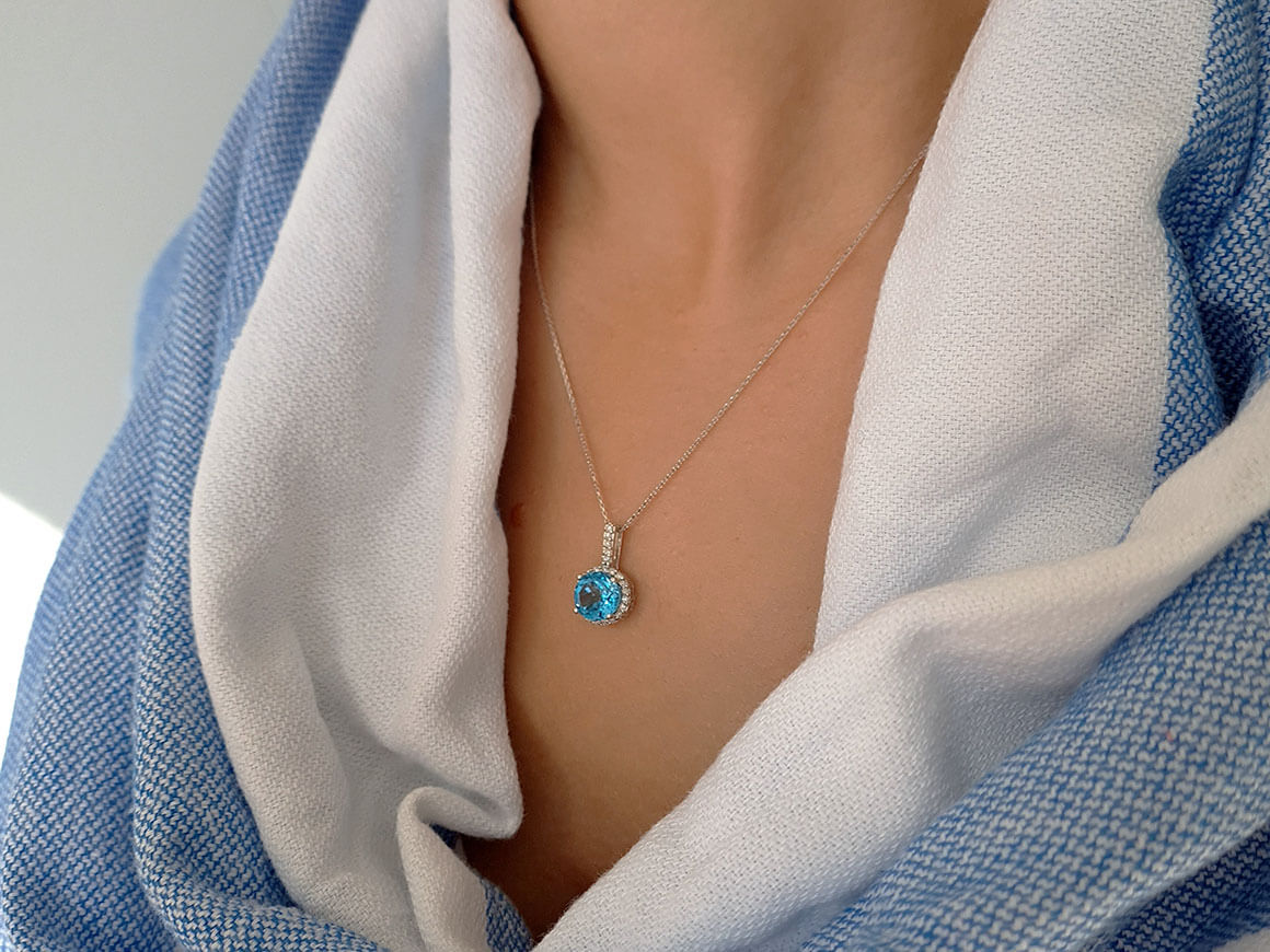 Diamant und Blauer Topas Collier - handgefertigter Diamantschmuck aus Feingold | Sirius Diamant