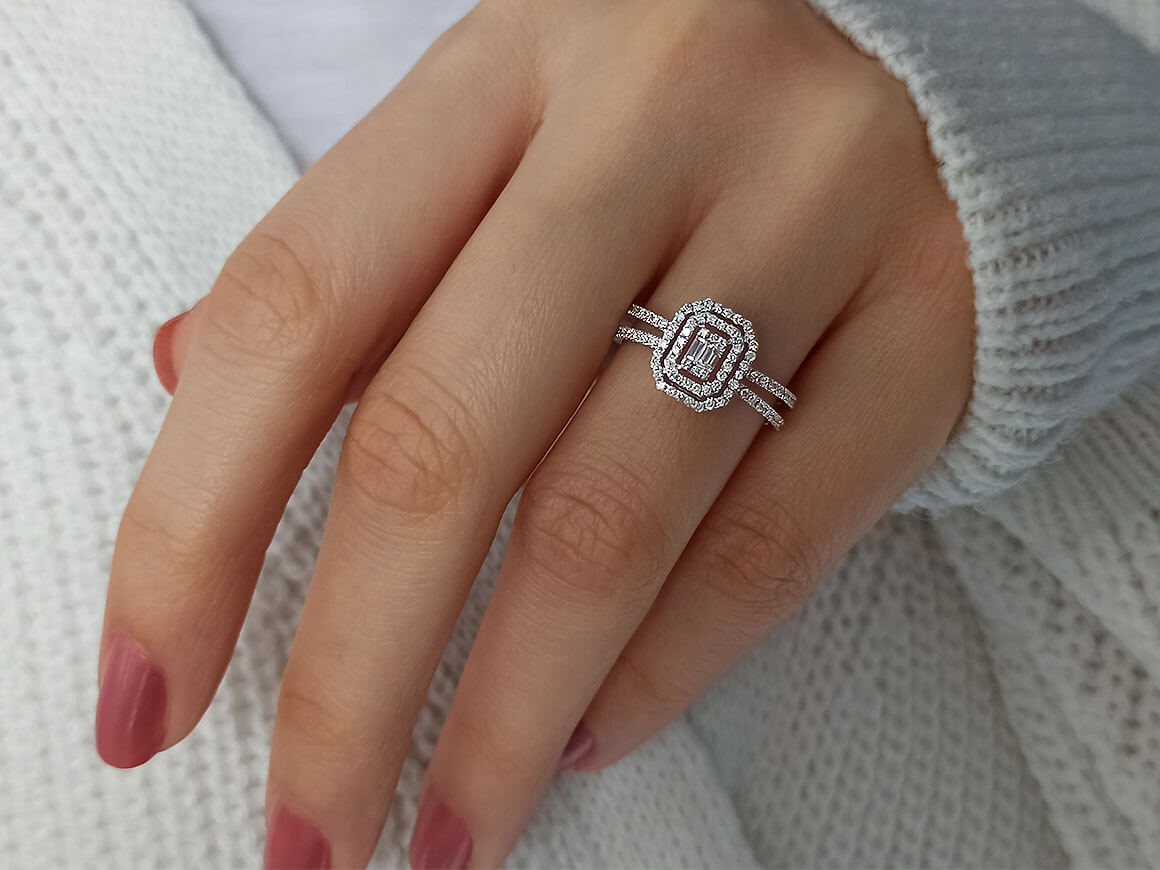 Bague en diamant baguette à double scintillement