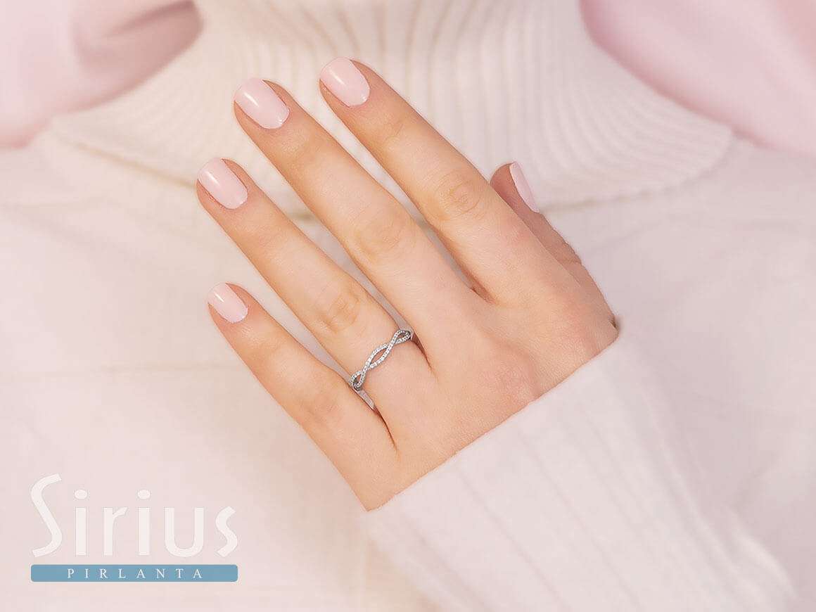 Bague tressée à deux rangées de diamants
