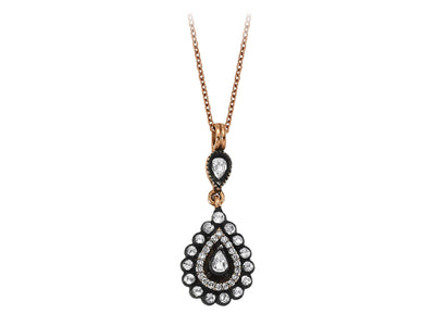 Collier avec diamants en forme de poire et diamants