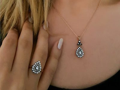 Necklace with pear-shaped diamonds and diamonds