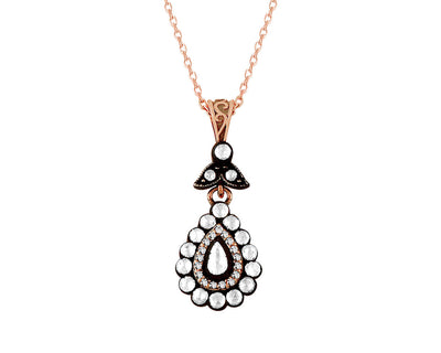 Necklace with pear-shaped diamonds and diamonds