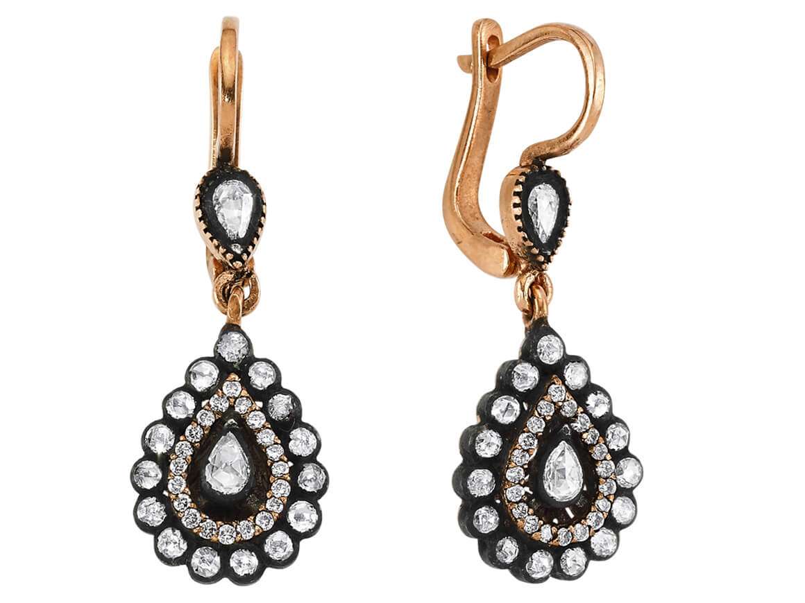 Ohrringe mit tropfenförmigen Diamanten und Diamanten - handgefertigter Diamantschmuck aus Feingold | Sirius Diamant