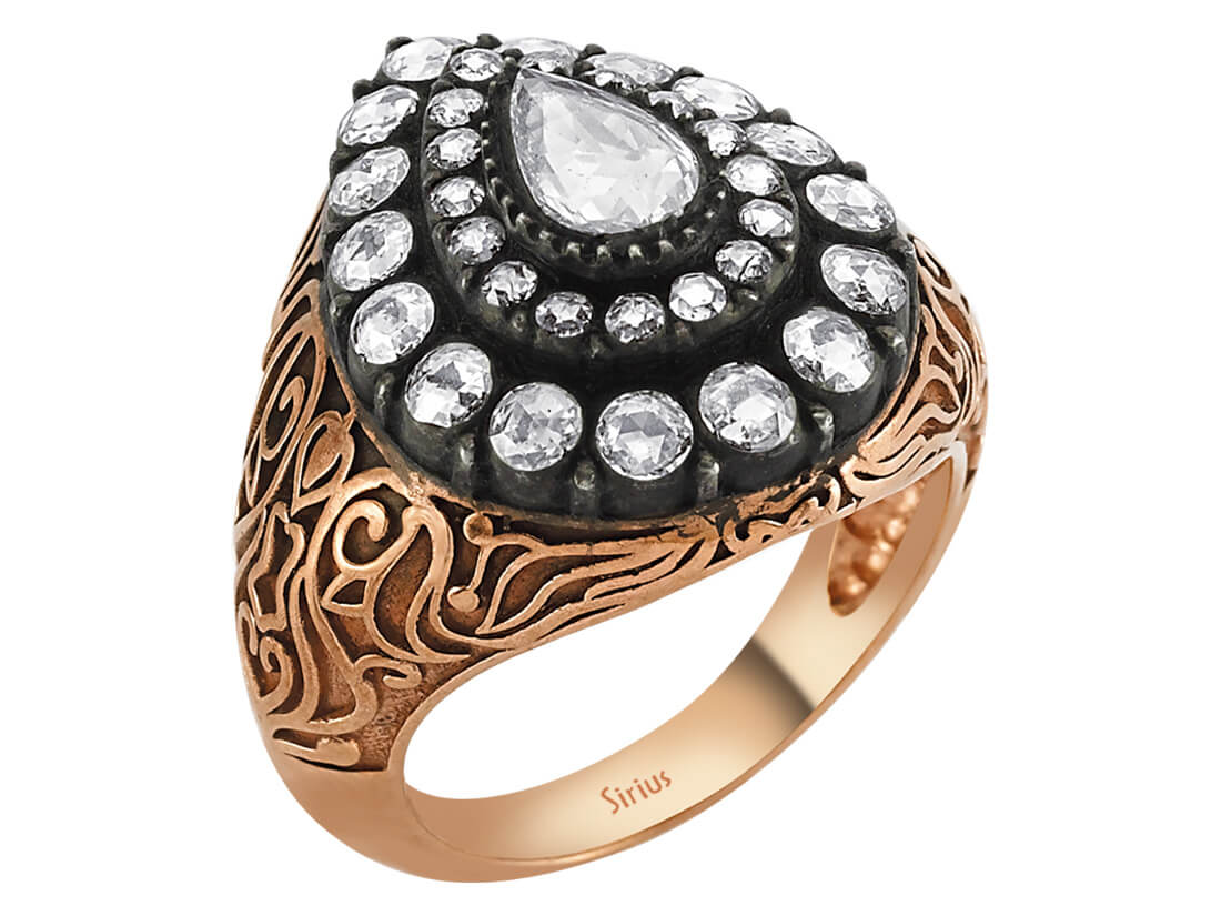 Sultani-Ring mit tropfenförmigen und runden Diamanten - handgefertigter Diamantschmuck aus Feingold | Sirius Diamant