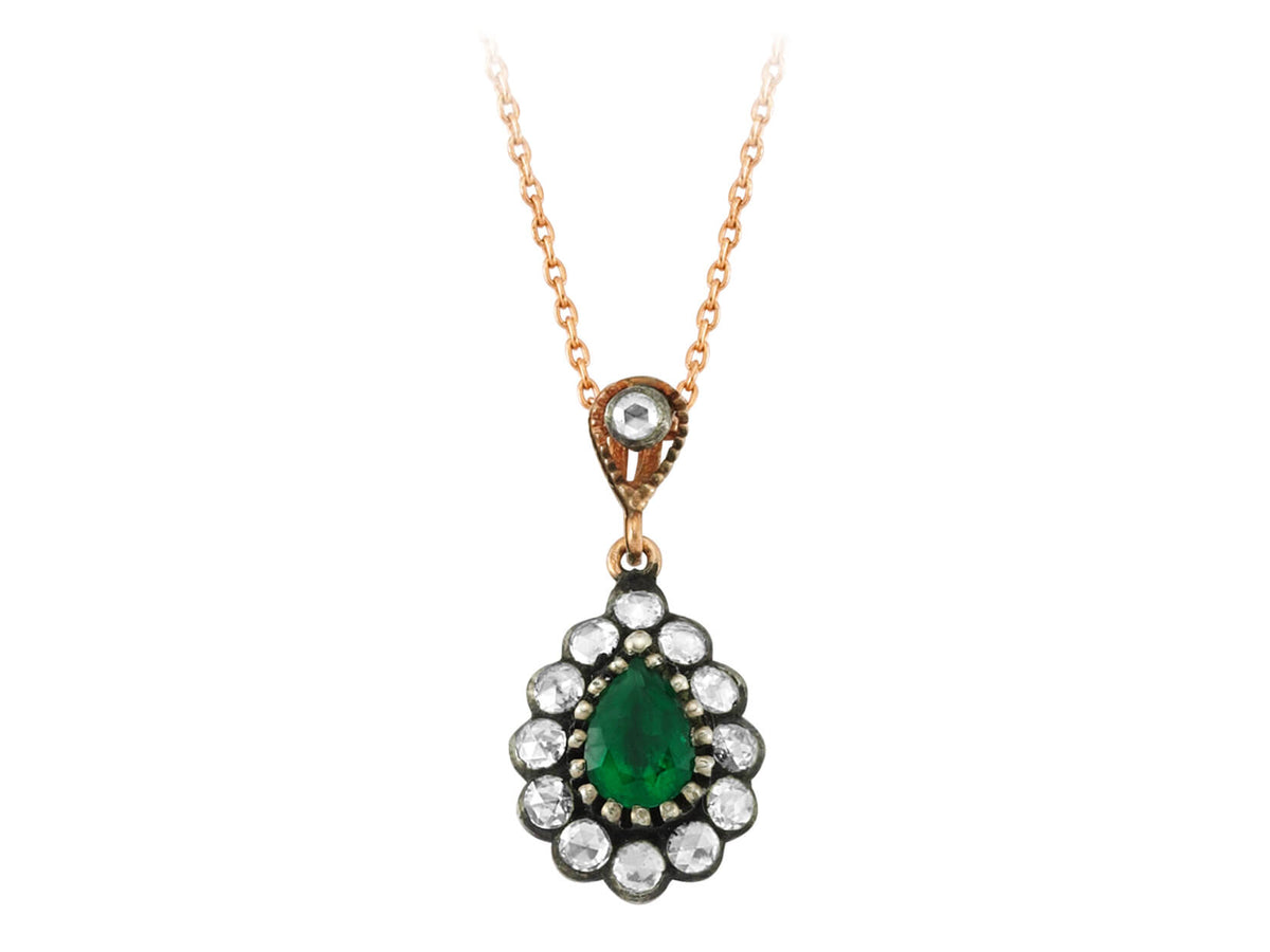 Diamant-Halskette mit tropfenförmigen Smaragden - handgefertigter Diamantschmuck aus Feingold | Sirius Diamant