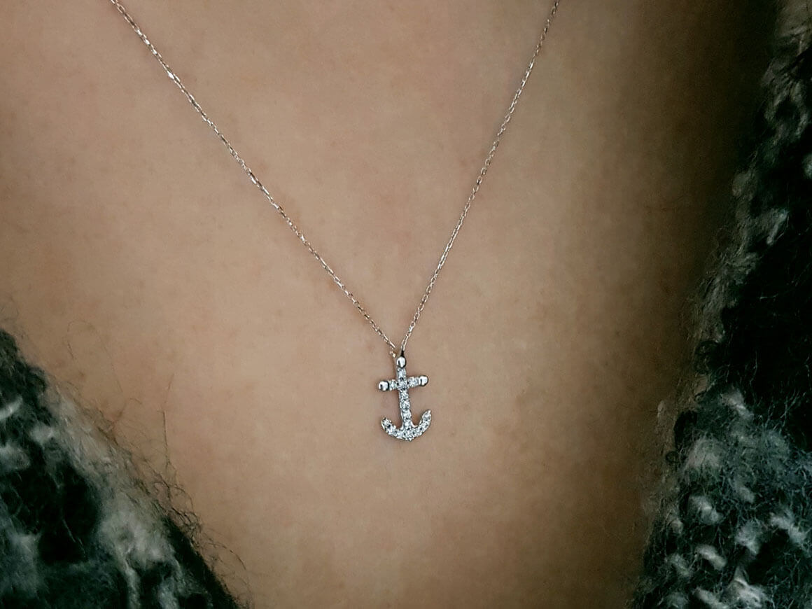 Diamant Anker Collier in 18 K - handgefertigter Diamantschmuck aus Feingold | Sirius Diamant